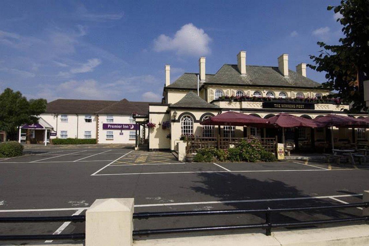 Premier Inn London Twickenham Stadium Exterior photo