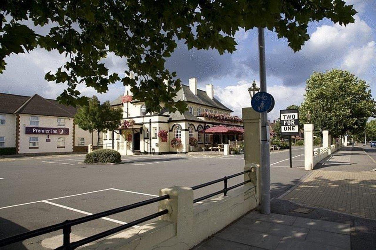 Premier Inn London Twickenham Stadium Exterior photo